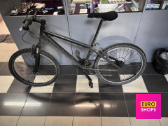 Велосипед без назви чорного кольору