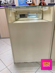 Вітрина торгова