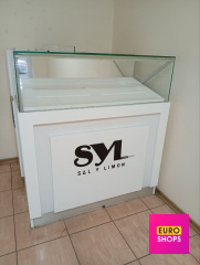 Вітрина торгова