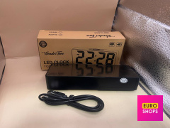 Годинник настільний LED на батарейках USB